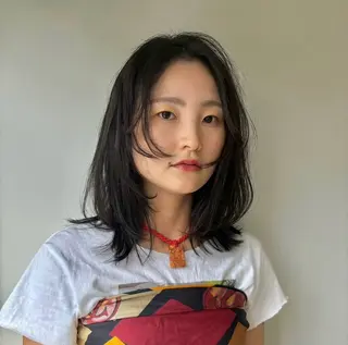 セミロング 白土 さくらのヘアスタイル