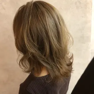 ミディアム 齋藤 真由のヘアスタイル