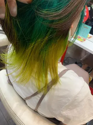 ミディアム カラー ヘアアレンジ 今村公介 ブリーチ特化、派手髪のヘアスタイル