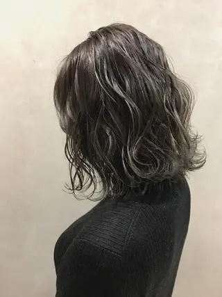 ミディアム カラー lani ブリーチ /ダブルカラーのヘアスタイル