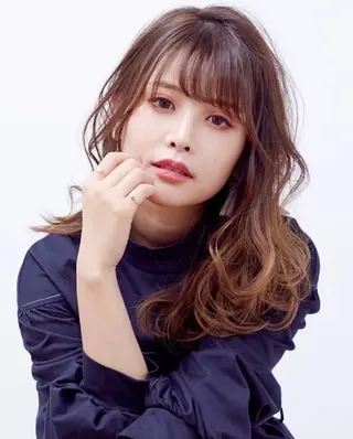 ミディアム 秋澤 楓のヘアスタイル