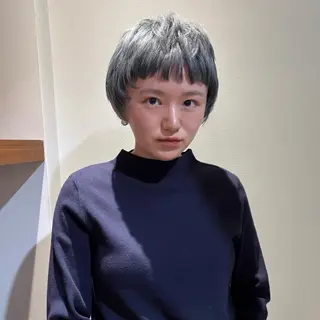 ショート グレージュ🐰透明感 カラー🫧akihoのヘアスタイル