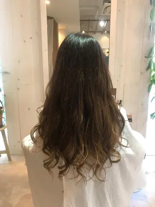 ロング カラー 長尾 桃佳のヘアスタイル