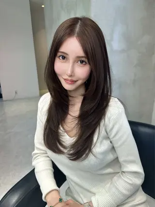 ロング カラー レイヤーカット 透明感カラーのヘアスタイル