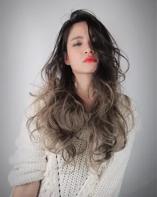 ロング カラー 白髪ぼかし×デザイン 🕊️🫧ホウジョウのヘアスタイル
