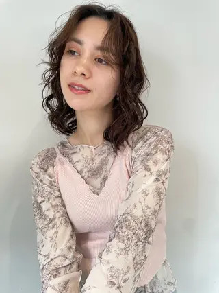 ミディアム カラー パーマ 🩰オリーブ/ ベージュ松本咲花🩰のヘアスタイル