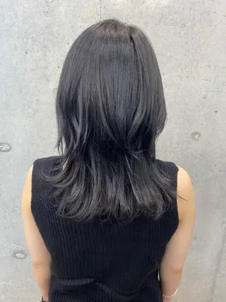 ミディアム カラー オリーブ/アッシュ やわらか透明感カラーのヘアスタイル