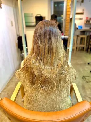 金 春江のヘアスタイル