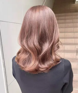 セミロング カラー 河西 彩香/ブリーチカラーのヘアスタイル