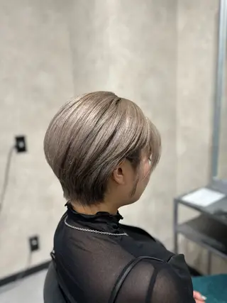 ショート カラー KISSSWAN Remiのヘアスタイル
