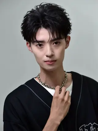 ショート パーマ メンズ 飯田 とうまのヘアスタイル