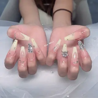 ネイル Hin Nailsのネイルデザイン