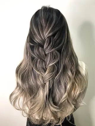 ロング カラー 服部 樹季のヘアスタイル