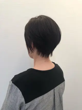 ショート ツノガイ エリのヘアスタイル