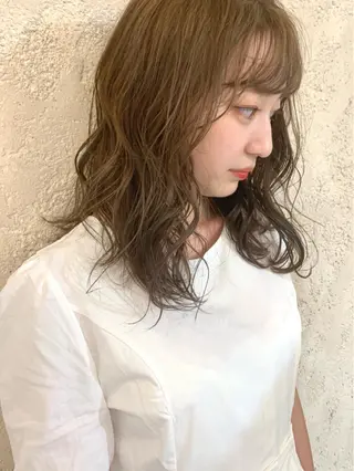 カラー イズミ ナナコのヘアスタイル