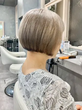 ショート カラー 吉田 莉乃のヘアスタイル