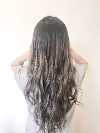 ロング カラー 岡本 智次のヘアスタイル