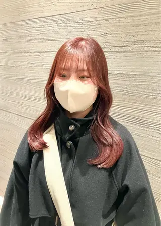 セミロング カラー サキ🤍ハイトーン 🩰くびれ巻きヘアのヘアスタイル