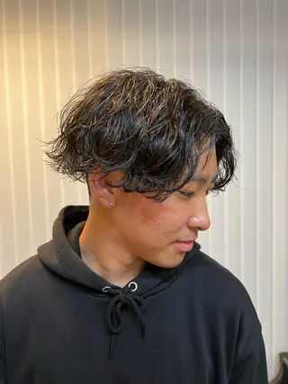 ミディアム パーマ メンズ 二本木 秀成のヘアスタイル