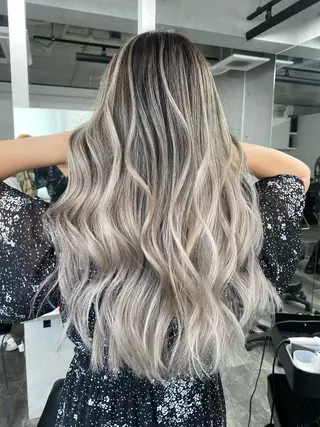 カラー 草島 友樹のヘアスタイル