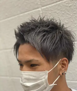 ショート カラー メンズ 饒平名 知也のヘアスタイル
