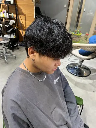 ショート パーマ 透明感ハイトーン🦄 キラ🌈のヘアスタイル