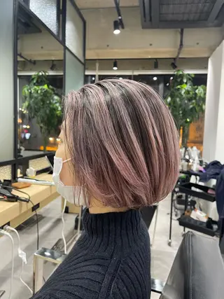 ショート カラー 白髪ぼかしハイライト バレイヤージュヤマトのヘアスタイル