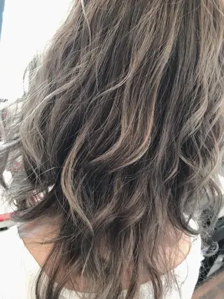 ミディアム カラー 藤井 健のヘアスタイル