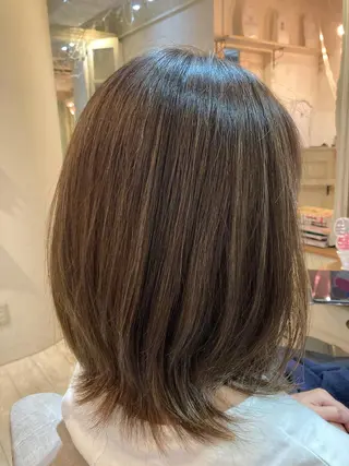 ミディアム カラー HATSUMEI 勅使瓦　祥のヘアスタイル