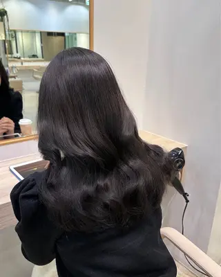 セミロング カラー 🩷ハイトーン特化 ayumi🩷のヘアスタイル