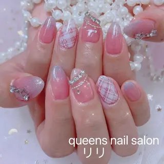 ネイル queensnail 🧸mikaのネイルデザイン