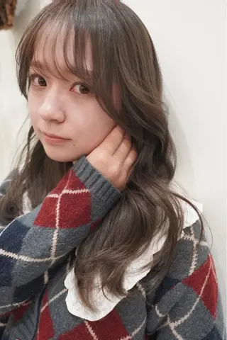 ロング 💛🤍U too e’s 鎌倉🧸のヘアスタイル