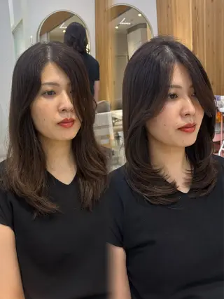 セミロング かなこ／重めレイヤー ／透明感カラーのヘアスタイル