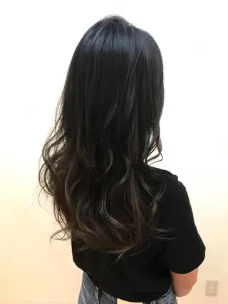 ロング カラー 湯浅 了一のヘアスタイル