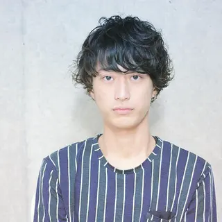ショート パーマ メンズ 及川 光のヘアスタイル