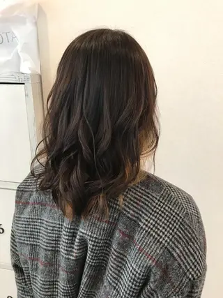 セミロング カラー 岡本 智次のヘアスタイル