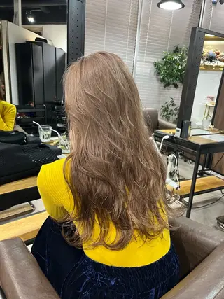 ロング カラー ミルクティーベージュ ブリーチ 店長 清水のヘアスタイル