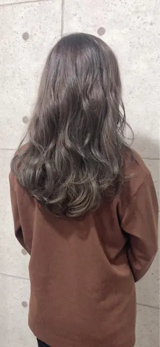 セミロング カラー パーマ miki 🦎のヘアスタイル