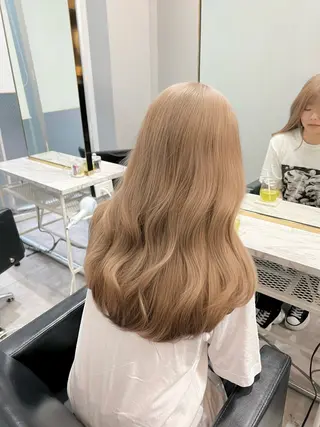 ミディアム カラー 🫧艶ダブルカラー ブリーチ🫧トモヤのヘアスタイル
