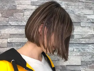 ショート カラー ブリーチ/ハイトーン SERINAのヘアスタイル