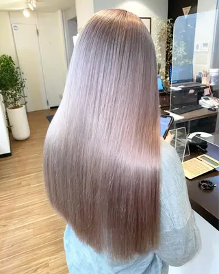 ロング カラー 色ムラ修正の神様 新宿ハイトーンかすみのヘアスタイル