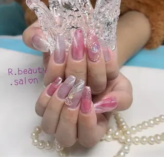 ネイル R.beauty サロンのネイルデザイン