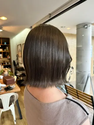 ミディアム カラー ツキダテ ユイのヘアスタイル