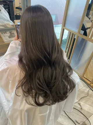 ロング カラー AYANO ／レイヤー／オリーブのヘアスタイル