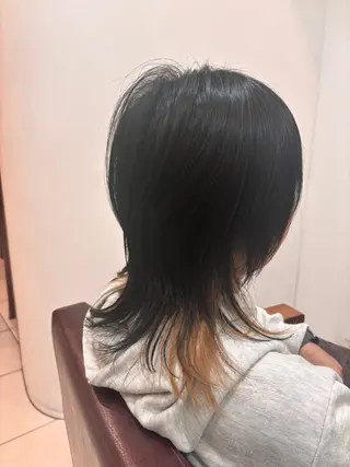 ミディアム 吉井 愛のヘアスタイル