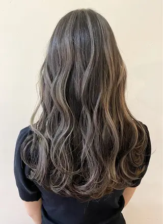 ロング カラー 服部 樹季のヘアスタイル