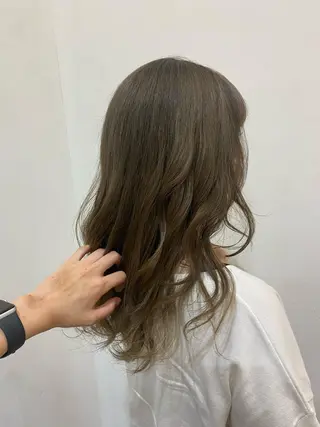 ロング カラー Ashanti 磯崎のヘアスタイル
