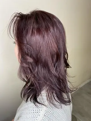 ミディアム カラー ネイル mana 暖色カラーカットのヘアスタイル