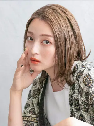 ミディアム カラー 大人レイヤー& 透明感カラー💄のヘアスタイル