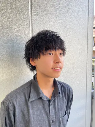 ミディアム パーマ ヘアアレンジ メンズ 艶髪✨寒色カラー✨ 翁長孝輔のヘアスタイル